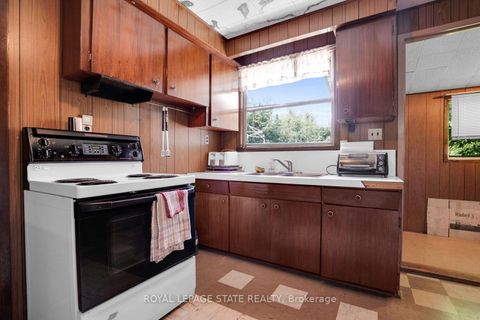Photo 8 at 104 Farley Circle, Historic Lakeshore Communities, Georgina