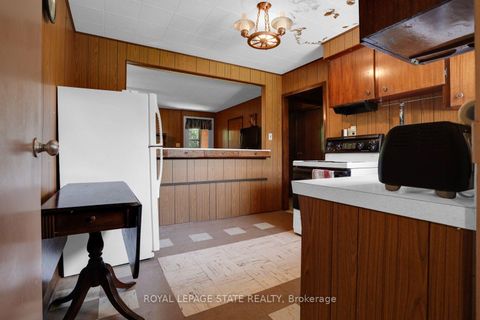 Photo 9 at 104 Farley Circle, Historic Lakeshore Communities, Georgina