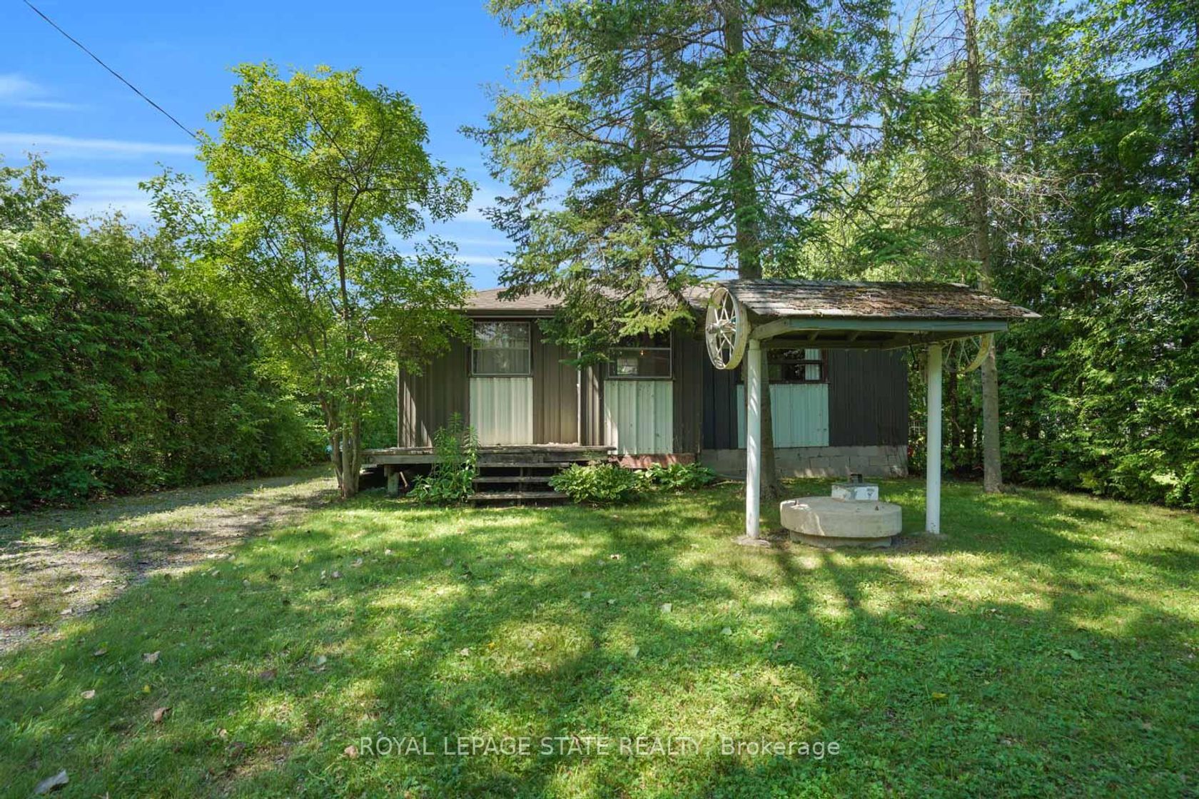 104 Farley Circle, Historic Lakeshore Communities, Georgina photo number 2