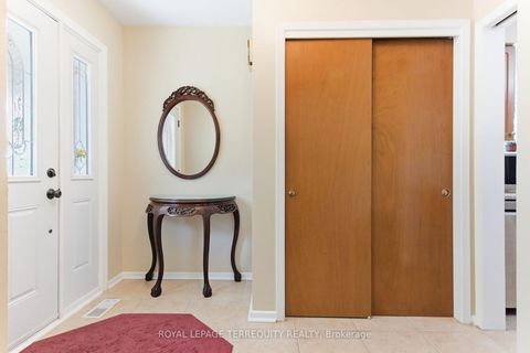 Photo 2 at 35 Sedgemount Drive, Woburn, Toronto