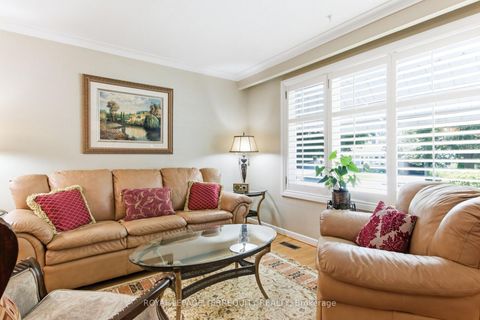 Photo 4 at 35 Sedgemount Drive, Woburn, Toronto