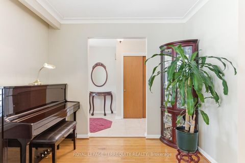 Photo 8 at 35 Sedgemount Drive, Woburn, Toronto