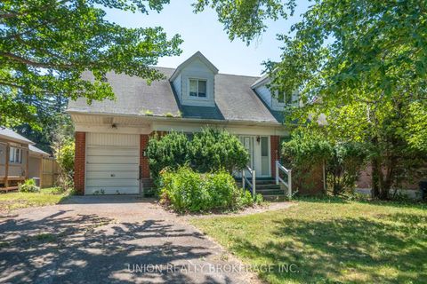 Photo 1 at 37 Shirley Crescent, Scarborough Village, Toronto
