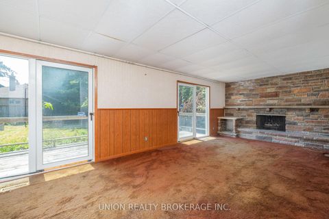 Photo 7 at 37 Shirley Crescent, Scarborough Village, Toronto