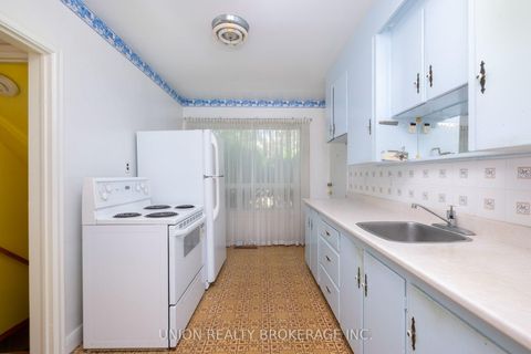 Photo 10 at 37 Shirley Crescent, Scarborough Village, Toronto