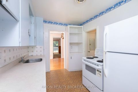 Photo 11 at 37 Shirley Crescent, Scarborough Village, Toronto