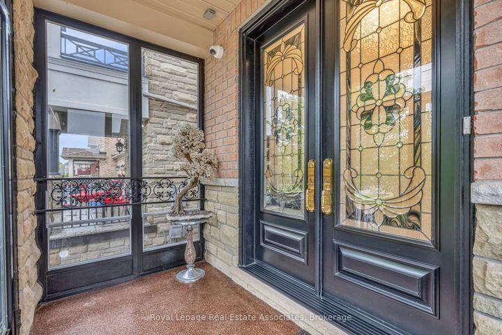Photo 2 at 26 Silver Pond Drive, Georgetown, Halton Hills