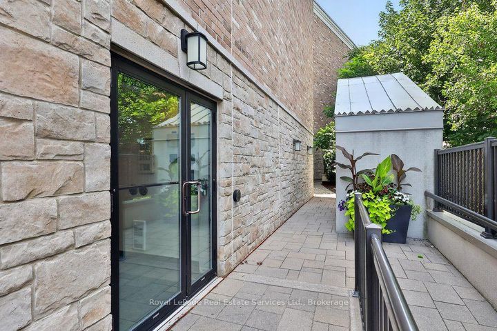 Photo 2 at 202 - 73 Washington Avenue, CO Central, Oakville