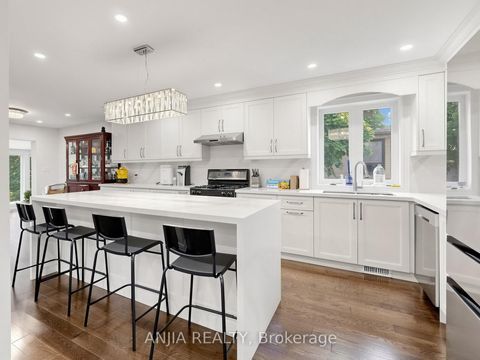 Photo 3 at 8 Applefield Drive, Bendale, Toronto