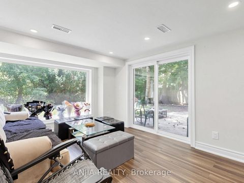 Photo 5 at 8 Applefield Drive, Bendale, Toronto