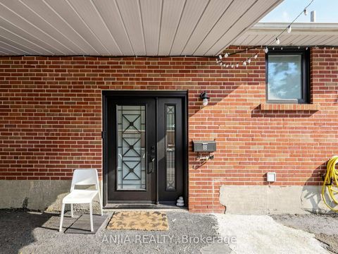 Photo 8 at 8 Applefield Drive, Bendale, Toronto