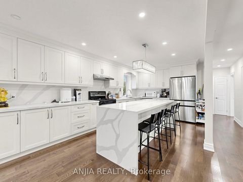 Photo 10 at 8 Applefield Drive, Bendale, Toronto