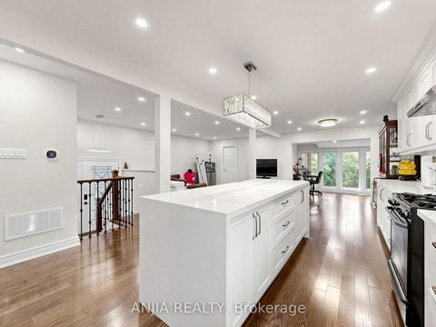Photo 11 at 8 Applefield Drive, Bendale, Toronto