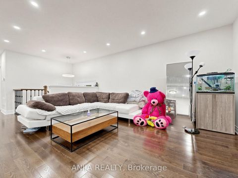 Photo 12 at 8 Applefield Drive, Bendale, Toronto