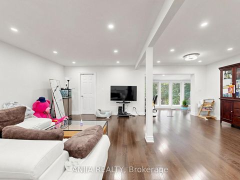 Photo 13 at 8 Applefield Drive, Bendale, Toronto