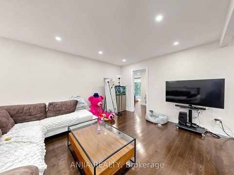 Photo 14 at 8 Applefield Drive, Bendale, Toronto