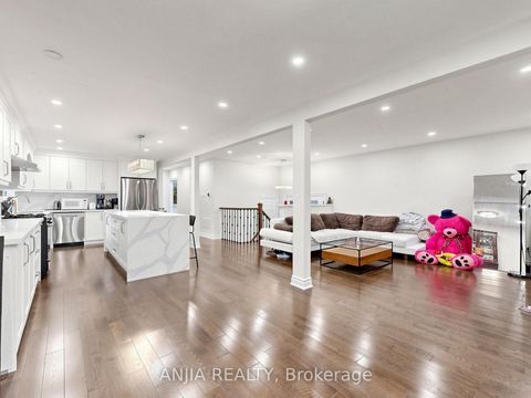 Photo 17 at 8 Applefield Drive, Bendale, Toronto