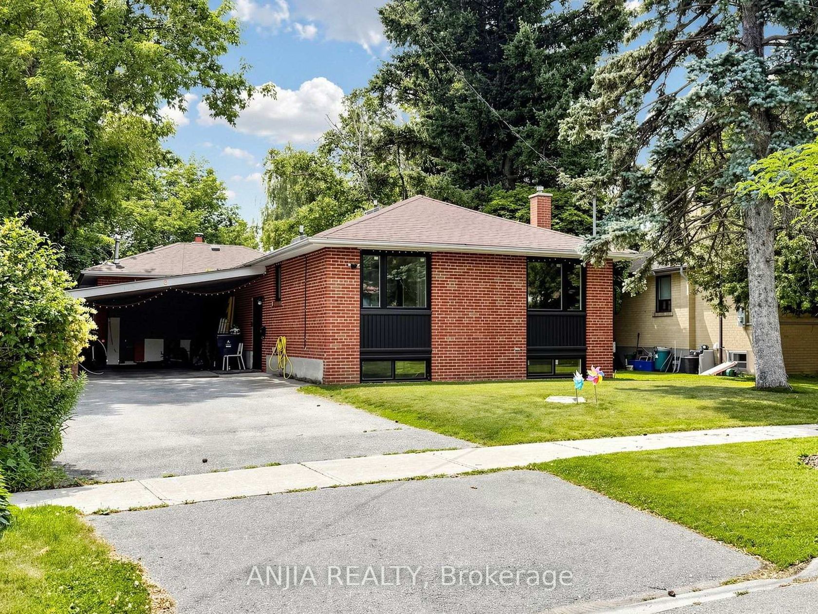 8 Applefield Drive, Bendale, Toronto 