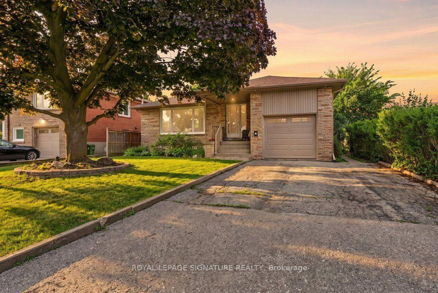 34 Clifton Avenue, Bathurst Manor, Toronto 