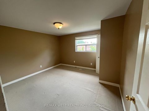 Photo 11 at 568 Dufferin Street, Little Portugal, Toronto