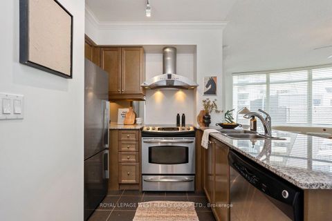 Photo 4 at 802 - 8 Scollard Street, Annex, Toronto