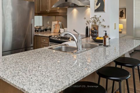Photo 6 at 802 - 8 Scollard Street, Annex, Toronto