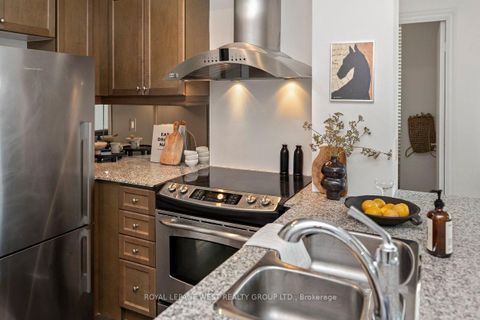Photo 7 at 802 - 8 Scollard Street, Annex, Toronto
