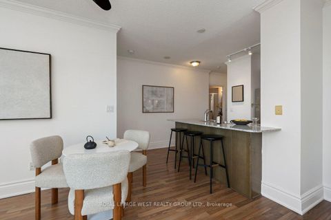 Photo 9 at 802 - 8 Scollard Street, Annex, Toronto
