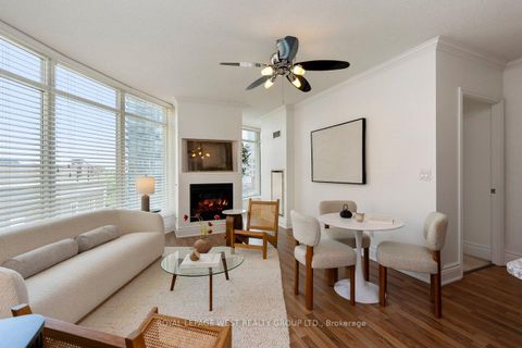 Photo 11 at 802 - 8 Scollard Street, Annex, Toronto