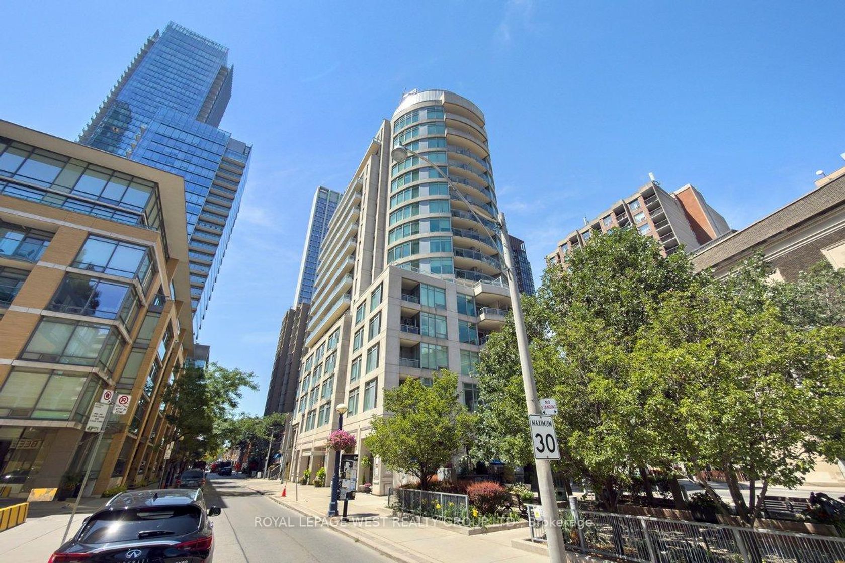 802 - 8 Scollard Street, Annex, Toronto by Loree Meneguzzi Real Estate 802 - 8 Scollard Street, Annex, Toronto