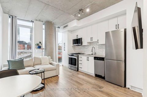 Photo 11 at 207 - 318 King Street E, Moss Park, Toronto