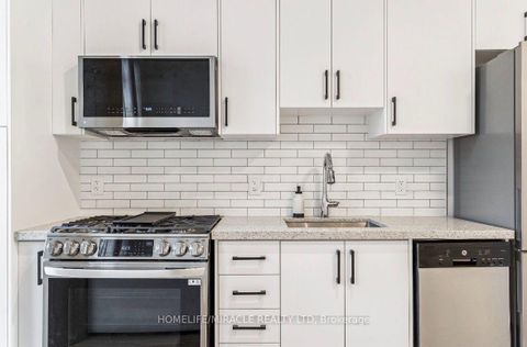 Photo 13 at 207 - 318 King Street E, Moss Park, Toronto