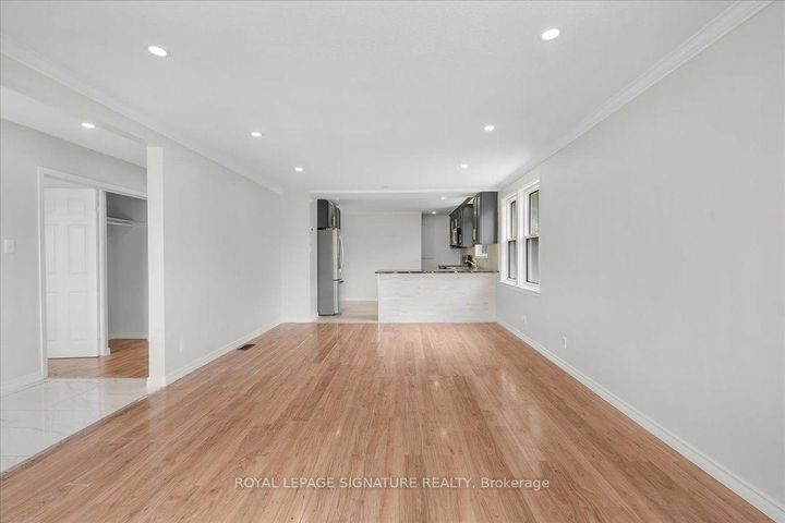 Photo 4 at 195 Park Road S, Vanier, Oshawa