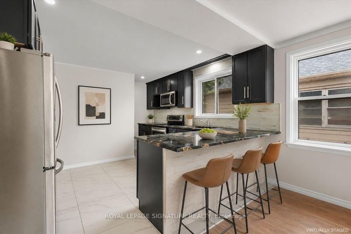 Photo 5 at 195 Park Road S, Vanier, Oshawa