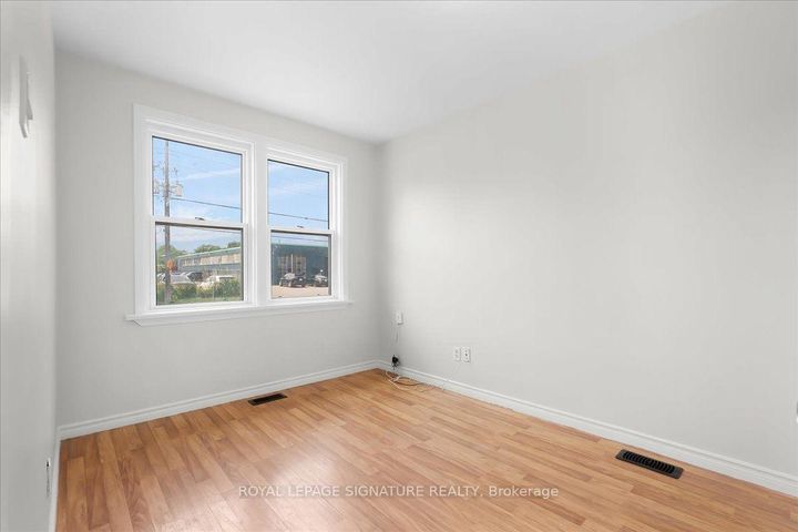 Photo 10 at 195 Park Road S, Vanier, Oshawa