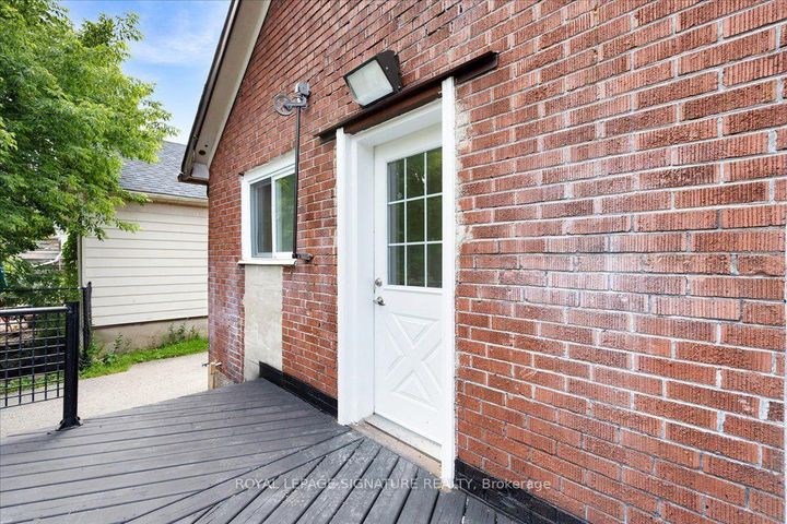 Photo 20 at 195 Park Road S, Vanier, Oshawa