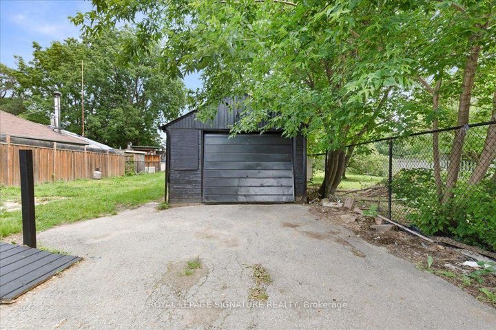 Photo 30 at 195 Park Road S, Vanier, Oshawa