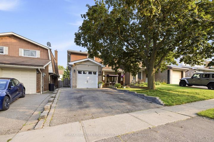 Photo 1 at 1896 New Street, Amberlea, Pickering