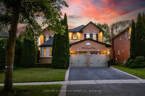 Photo 2 at 366 Amberlee Court, Glenway Estates, Newmarket