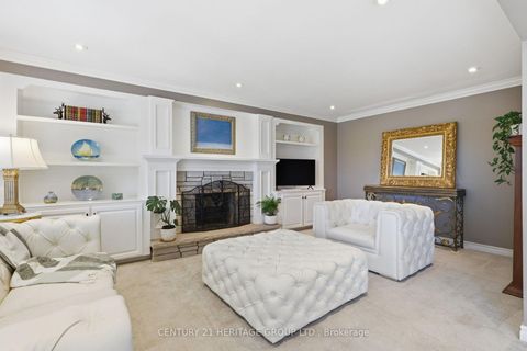 Photo 10 at 366 Amberlee Court, Glenway Estates, Newmarket