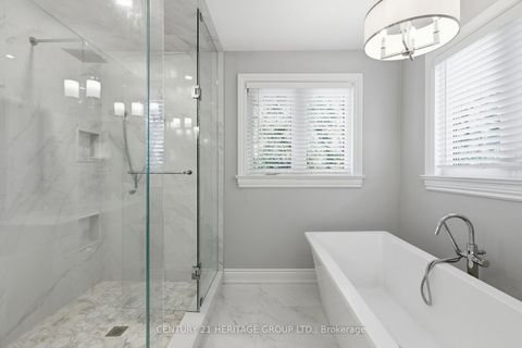 Photo 15 at 366 Amberlee Court, Glenway Estates, Newmarket
