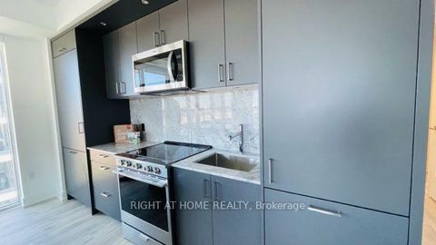 Photo 3 at 1531 - 20 Inn On The Park Drive, Don Mills, Toronto