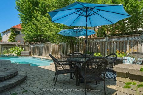 Photo 5 at 8 Haverhill Terrace, Bayview Wellington, Aurora