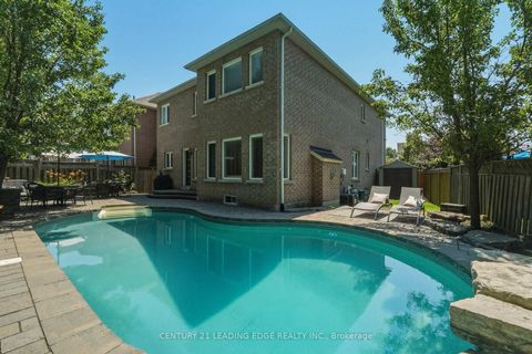 Photo 6 at 8 Haverhill Terrace, Bayview Wellington, Aurora