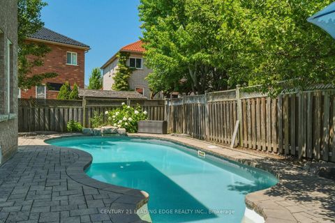 Photo 9 at 8 Haverhill Terrace, Bayview Wellington, Aurora