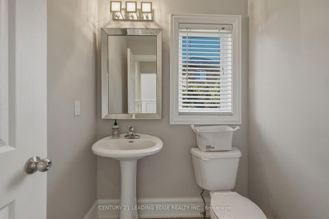 Photo 14 at 8 Haverhill Terrace, Bayview Wellington, Aurora