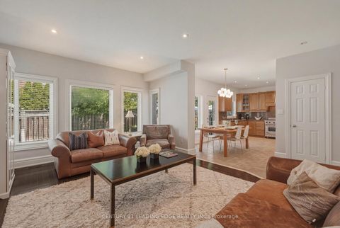 Photo 21 at 8 Haverhill Terrace, Bayview Wellington, Aurora