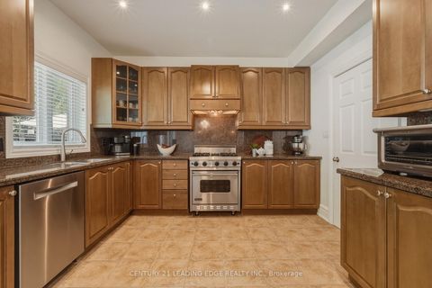 Photo 25 at 8 Haverhill Terrace, Bayview Wellington, Aurora