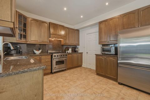 Photo 27 at 8 Haverhill Terrace, Bayview Wellington, Aurora