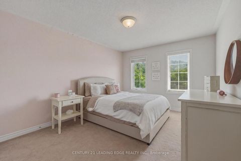 Photo 30 at 8 Haverhill Terrace, Bayview Wellington, Aurora